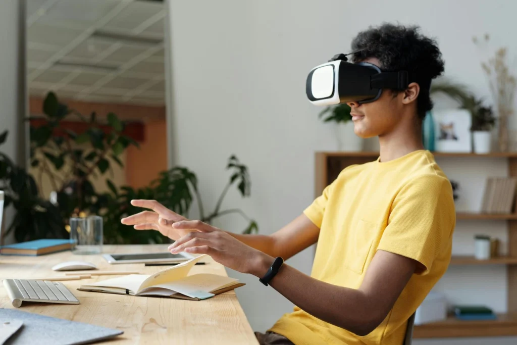 Panduan Lengkap Menggunakan Teknologi VR untuk Media Belajar 1 Kacamata AR