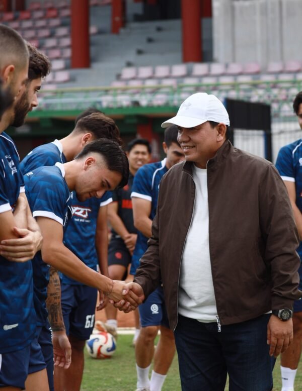 Achsanul Qosasi Hadir di Latihan Tim Madura United