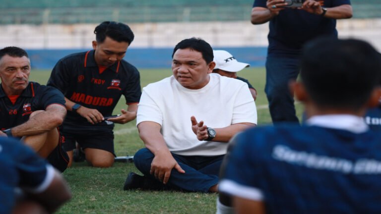 Achsanul Qosasi Hadir di Latihan Tim Madura United