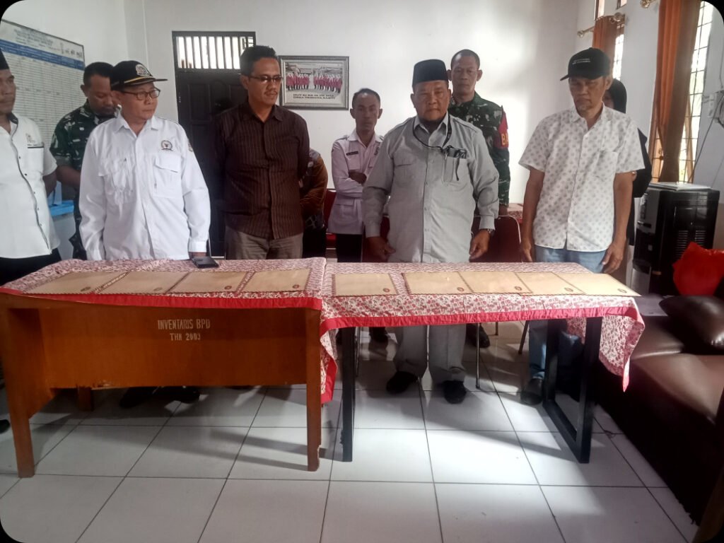 Pilkades Tridayasakti: 9 Bakal Calon Terima Hasil Seleksi, 5 Calon Ditetapkan 2 Suyadi, SE., Ketua Panitia foto bersama para pihak terkait