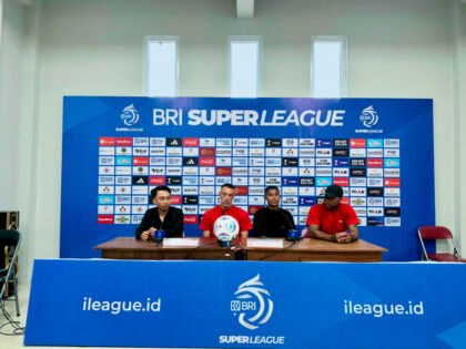 Pelatih Madura United dalam konferensi pers jelang laga melawan PSIM Yogyakarta