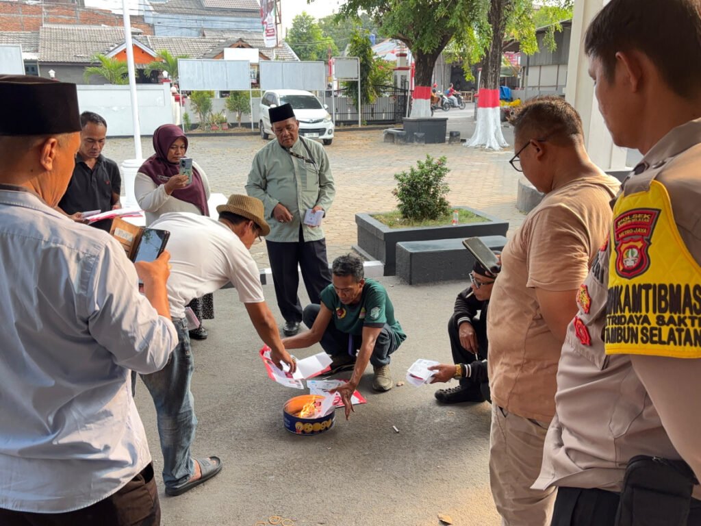 Transparan! Panpilkades Tridayasakti Musnahkan 160 Surat Suara Sisa, 52 Kotak Siap Distribusi H-1 1 Panpilkades Tridayasakti memusnahkan 160 surat suara sisa, menyiapkan 52 kotak suara tersegel, dan mempersiapkan TPS 40 digital dengan 500 pemilih untuk Pilkades 2026