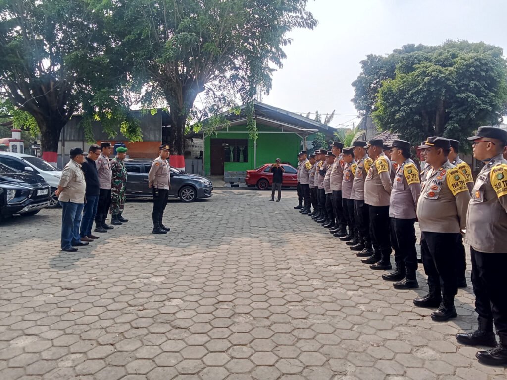 Apel kesiapan 27 personel Polri untuk pengamanan 53 TPS Pilkades Tridayasakti.